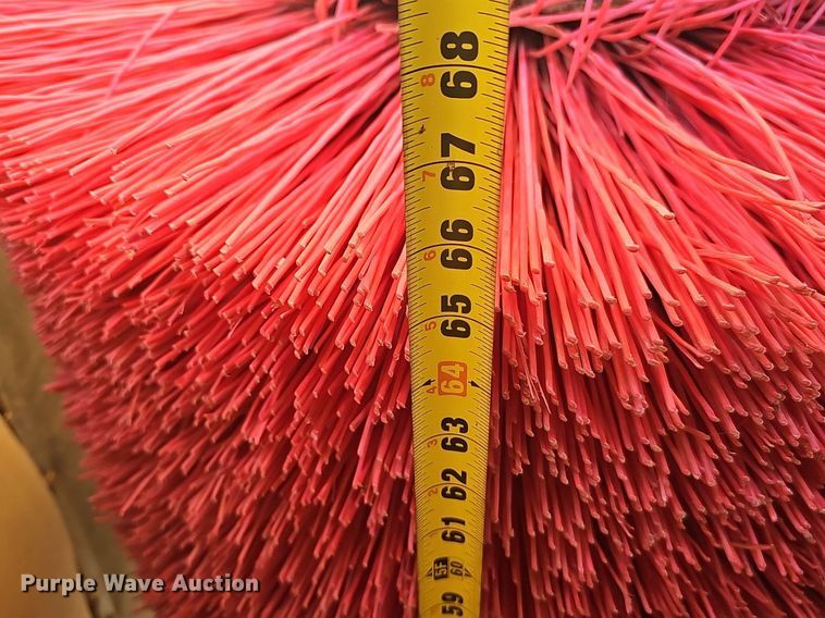 image for item EJ5629 2004 GMC T7500 street sweeper truck