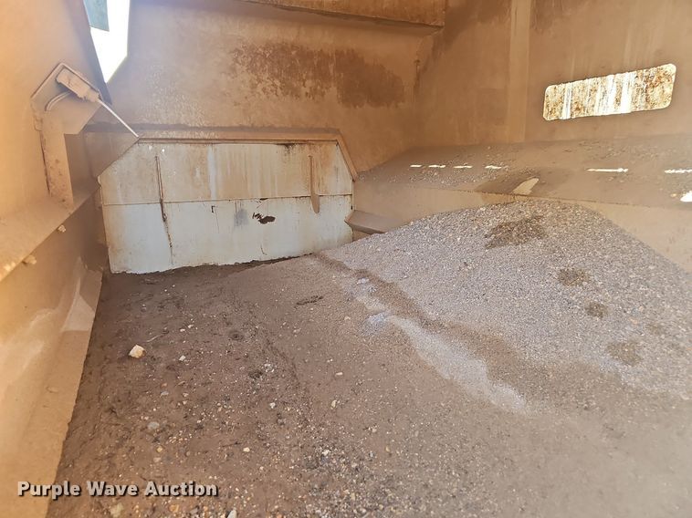 image for item EJ5629 2004 GMC T7500 street sweeper truck