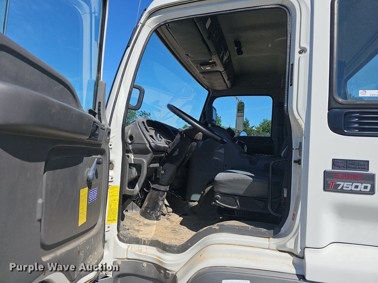 image for item EJ5629 2004 GMC T7500 street sweeper truck