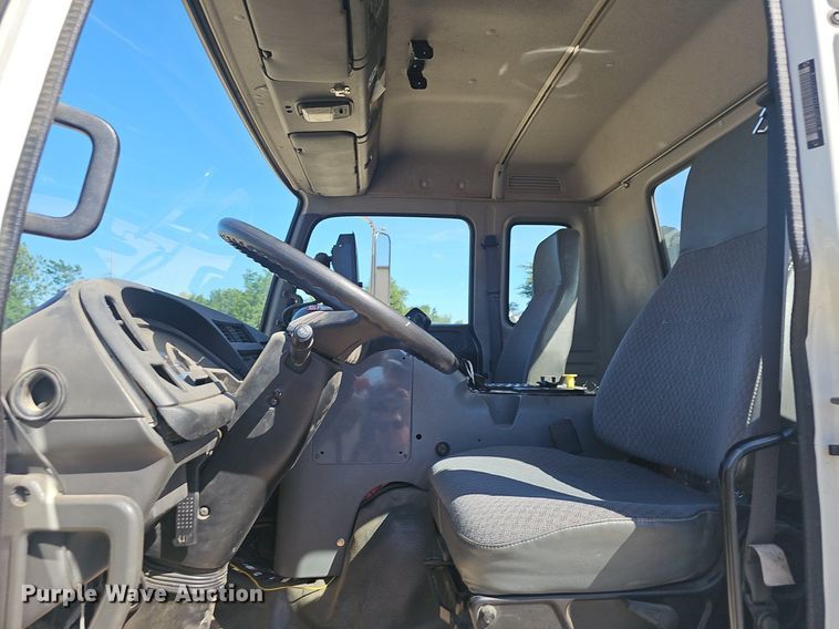 image for item EJ5629 2004 GMC T7500 street sweeper truck