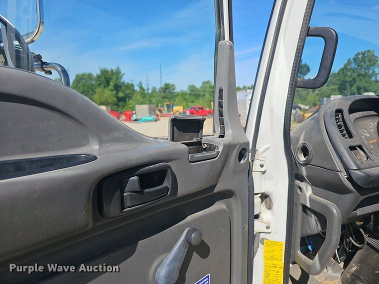 image for item EJ5629 2004 GMC T7500 street sweeper truck