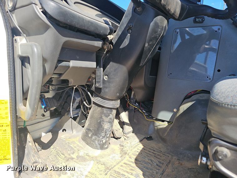 image for item EJ5629 2004 GMC T7500 street sweeper truck