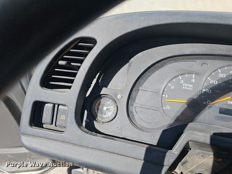 image for item EJ5629 2004 GMC T7500 street sweeper truck