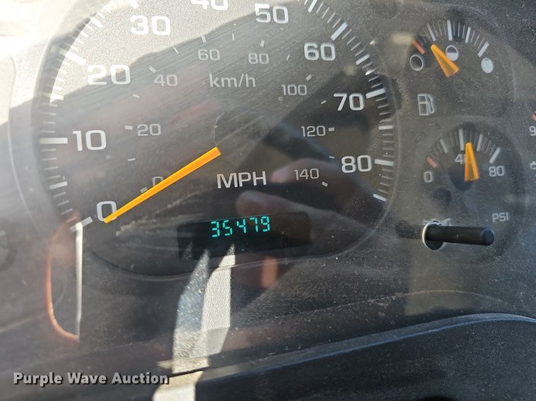 image for item EJ5629 2004 GMC T7500 street sweeper truck