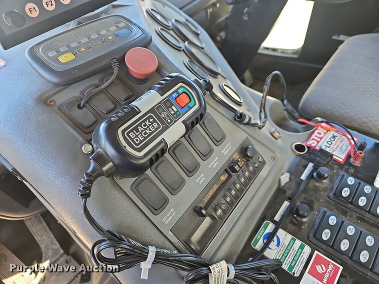 image for item EJ5629 2004 GMC T7500 street sweeper truck