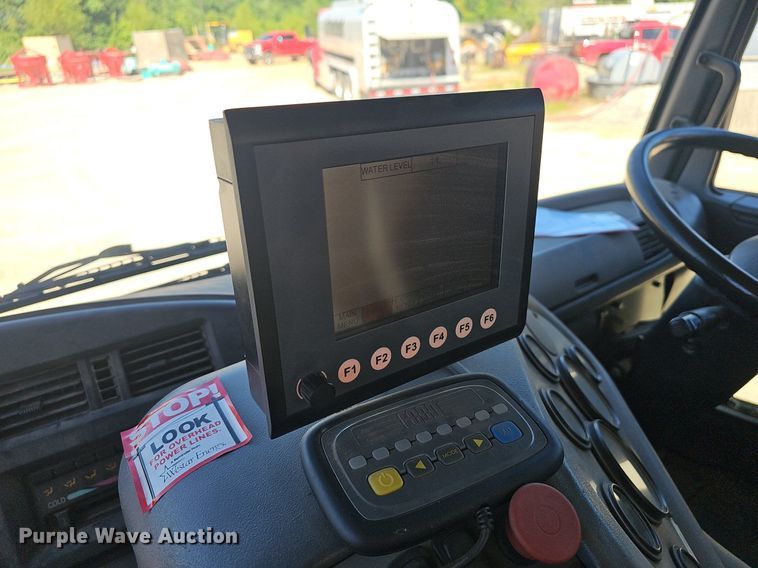 image for item EJ5629 2004 GMC T7500 street sweeper truck