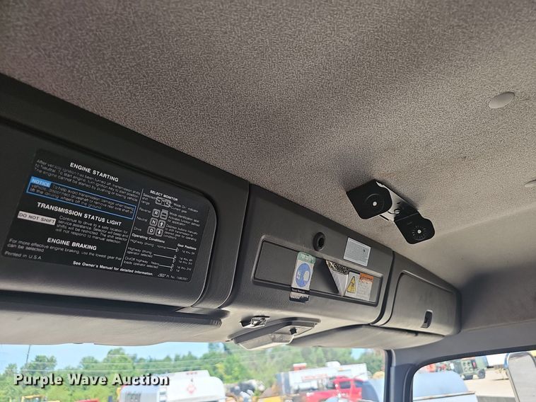 image for item EJ5629 2004 GMC T7500 street sweeper truck