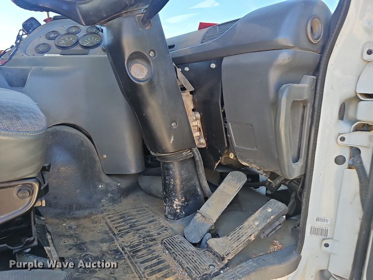 image for item EJ5629 2004 GMC T7500 street sweeper truck