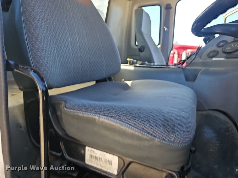 image for item EJ5629 2004 GMC T7500 street sweeper truck