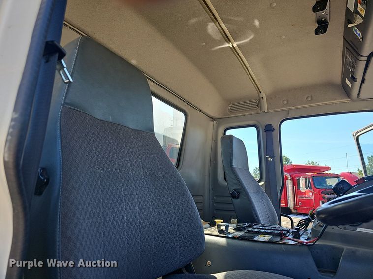 image for item EJ5629 2004 GMC T7500 street sweeper truck