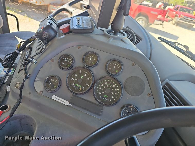 image for item EJ5629 2004 GMC T7500 street sweeper truck