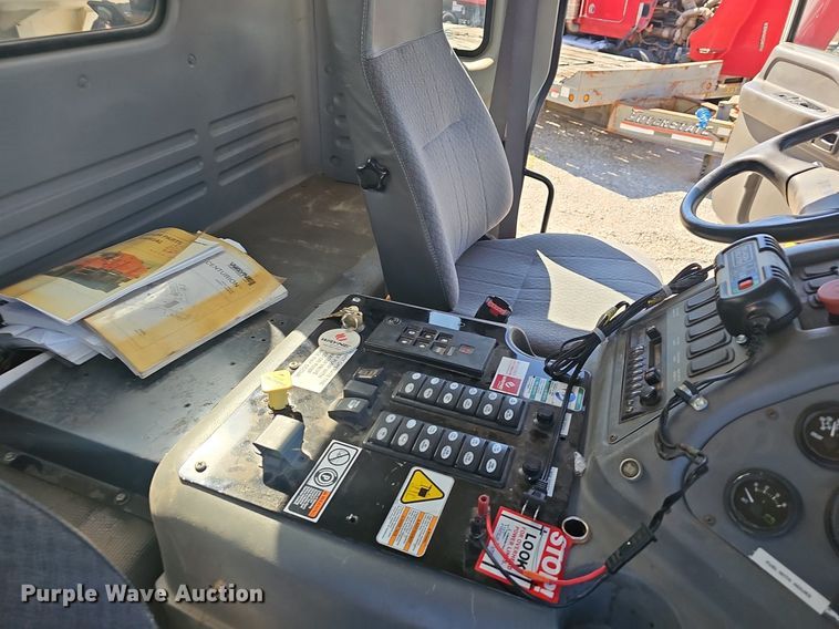 image for item EJ5629 2004 GMC T7500 street sweeper truck