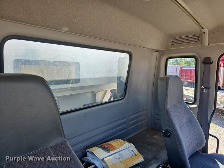 image for item EJ5629 2004 GMC T7500 street sweeper truck