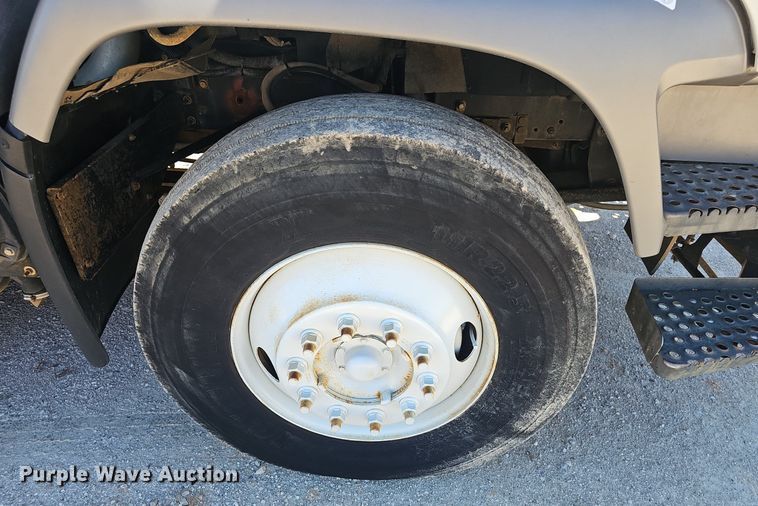 image for item EJ5629 2004 GMC T7500 street sweeper truck