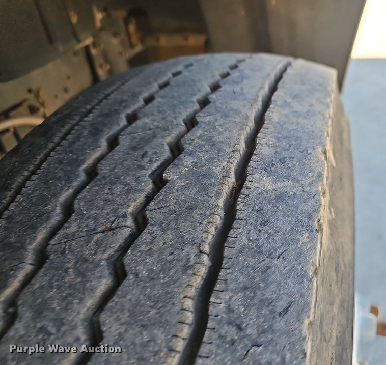 image for item EJ5629 2004 GMC T7500 street sweeper truck