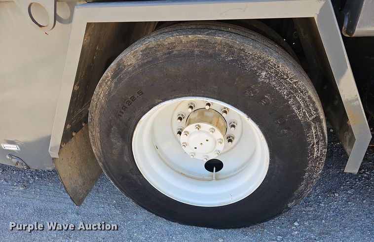 image for item EJ5629 2004 GMC T7500 street sweeper truck