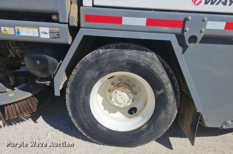 image for item EJ5629 2004 GMC T7500 street sweeper truck