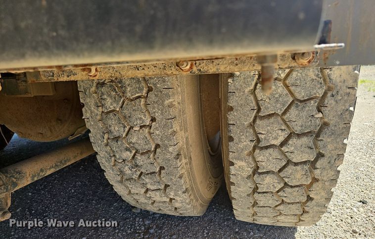 image for item EJ5629 2004 GMC T7500 street sweeper truck