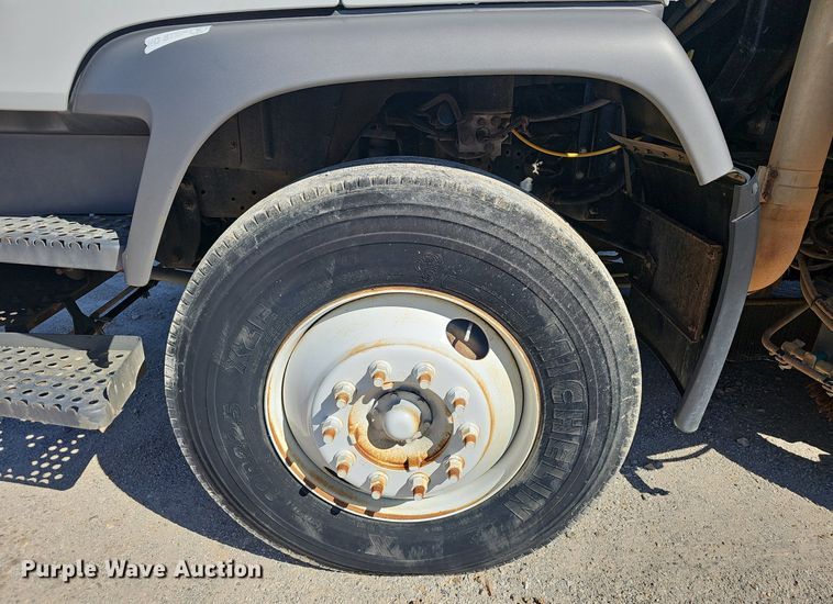 image for item EJ5629 2004 GMC T7500 street sweeper truck