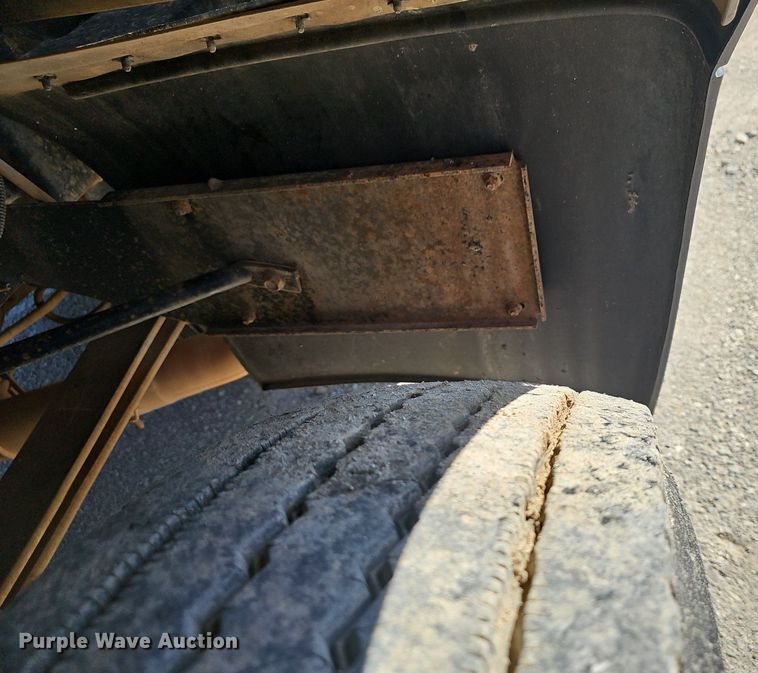 image for item EJ5629 2004 GMC T7500 street sweeper truck