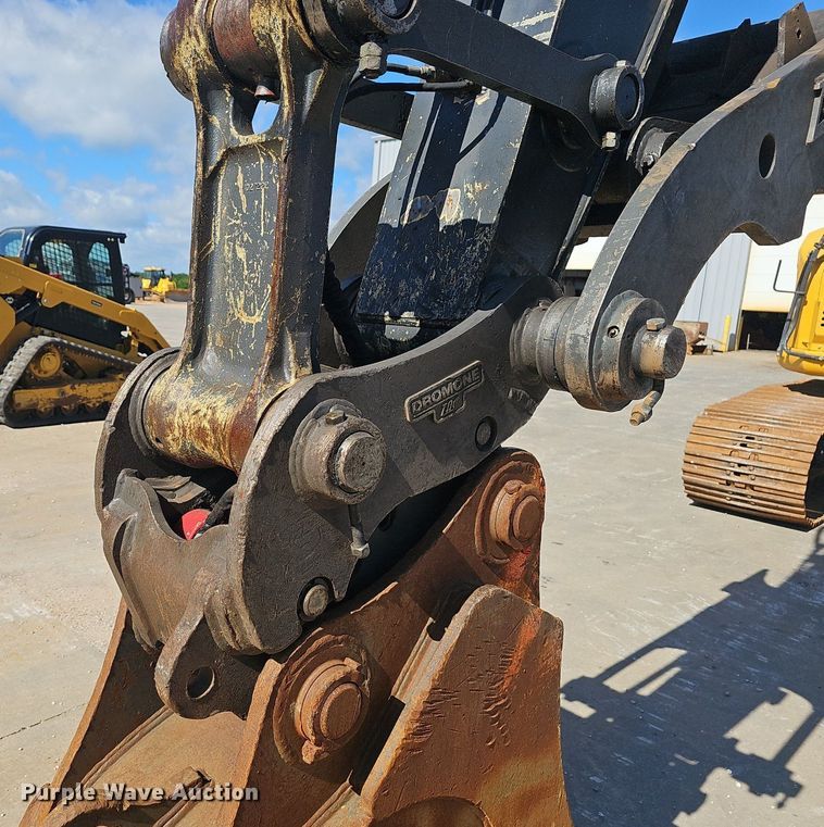 image for item EJ5681 2018 John Deere  245G LC excavator