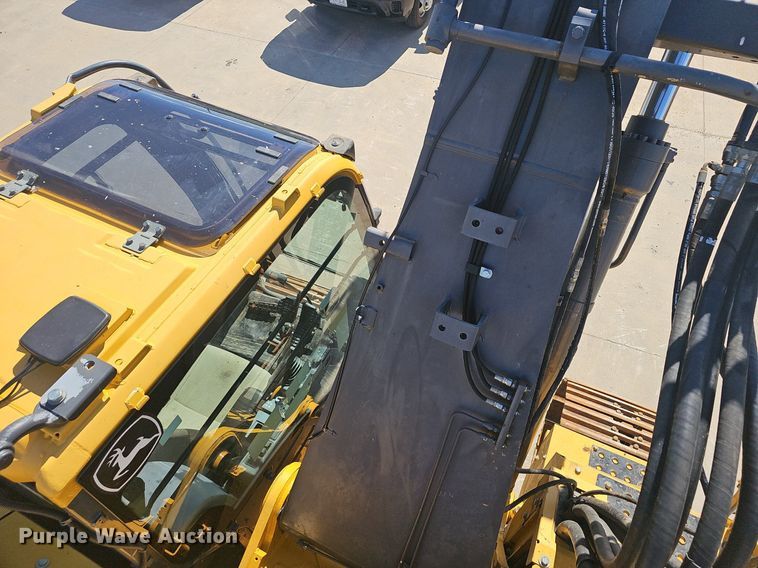 image for item EJ5681 2018 John Deere  245G LC excavator