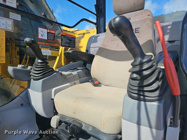 image for item EJ5681 2018 John Deere  245G LC excavator