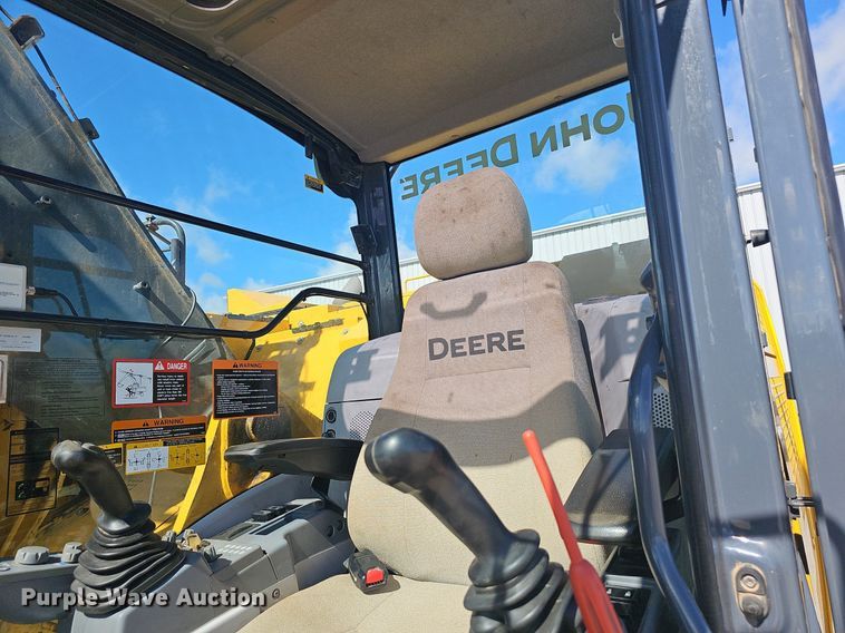 image for item EJ5681 2018 John Deere  245G LC excavator