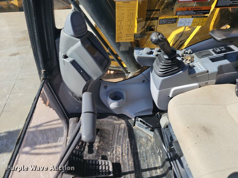 image for item EJ5681 2018 John Deere  245G LC excavator