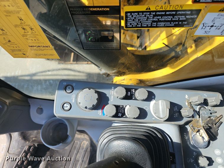 image for item EJ5681 2018 John Deere  245G LC excavator