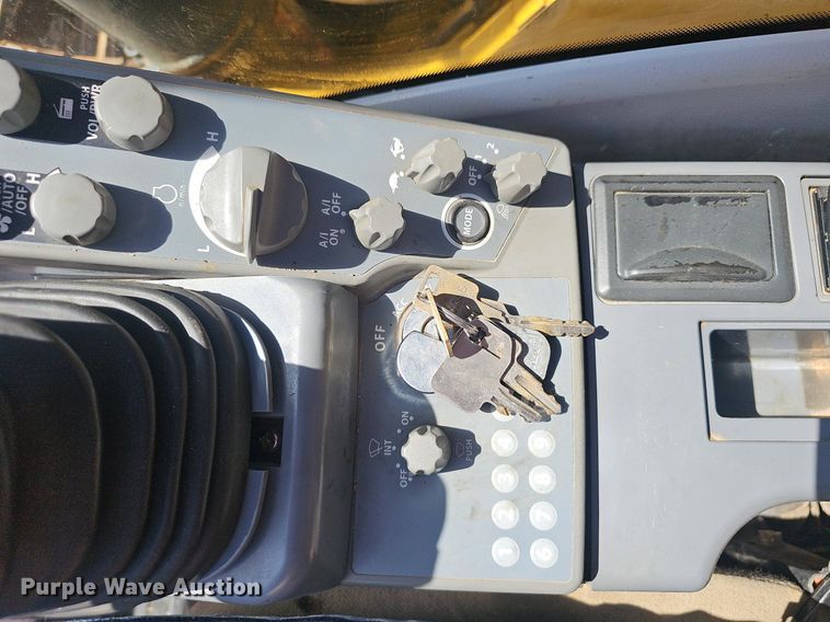 image for item EJ5681 2018 John Deere  245G LC excavator