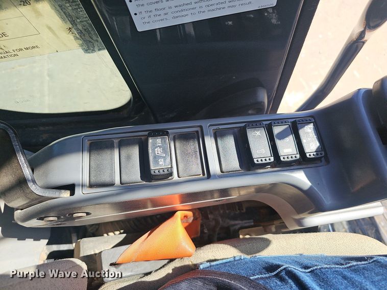 image for item EJ5681 2018 John Deere  245G LC excavator