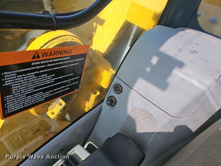 image for item EJ5681 2018 John Deere  245G LC excavator