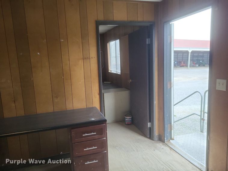 image for item EJ7990 2006 Mobile office