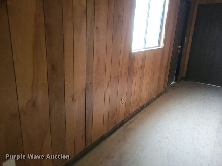 image for item EJ7990 2006 Mobile office