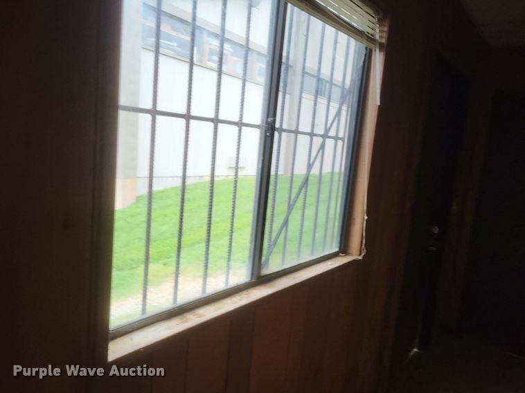 image for item EJ7990 2006 Mobile office