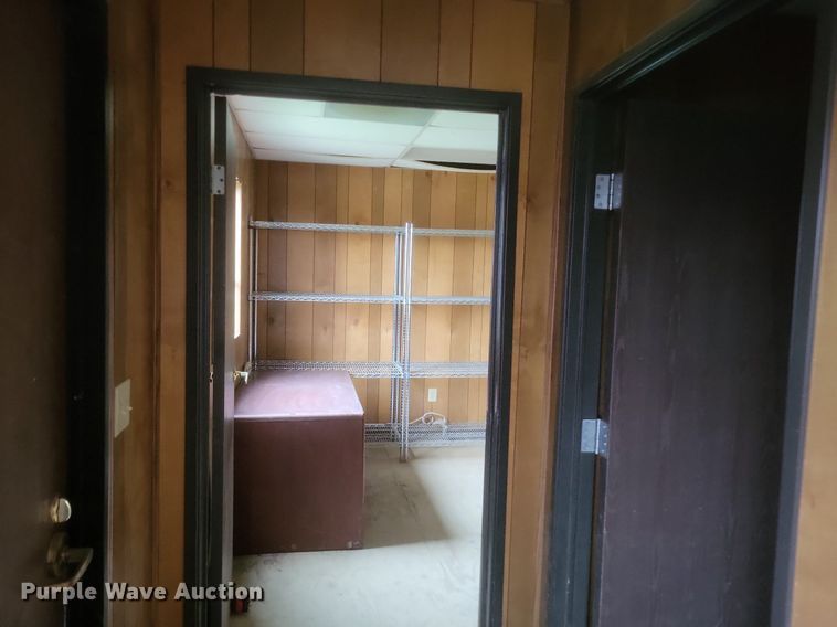 image for item EJ7990 2006 Mobile office