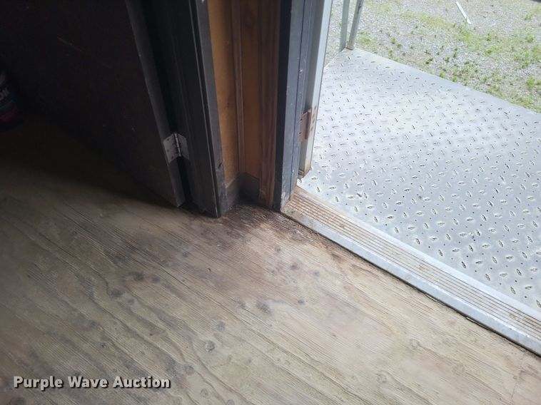 image for item EJ7990 2006 Mobile office