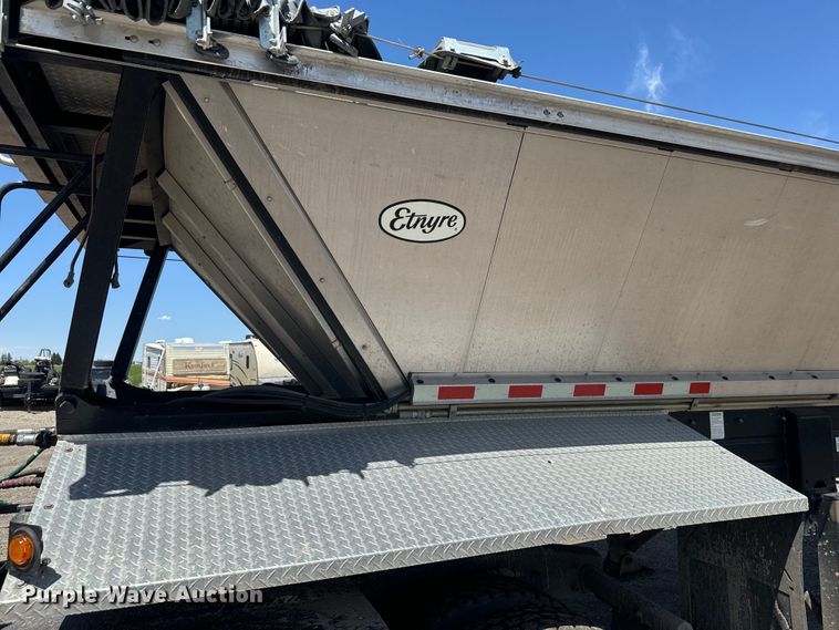 image for item EK1358 2017 Etnyre live bottom trailer