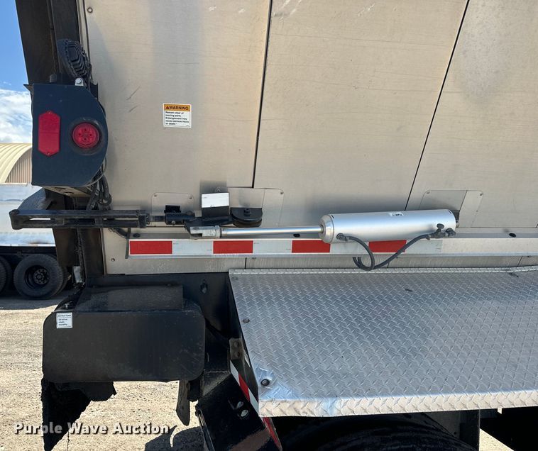 image for item EK1358 2017 Etnyre live bottom trailer