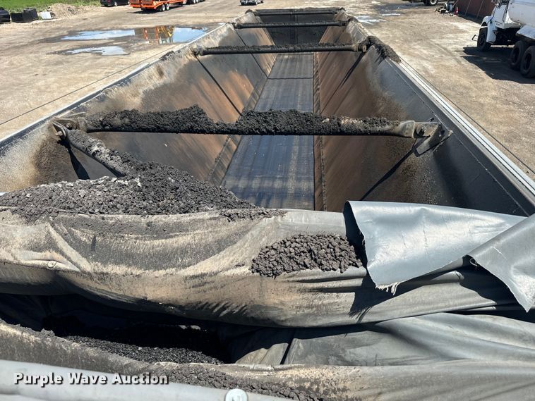 image for item EK1358 2017 Etnyre live bottom trailer