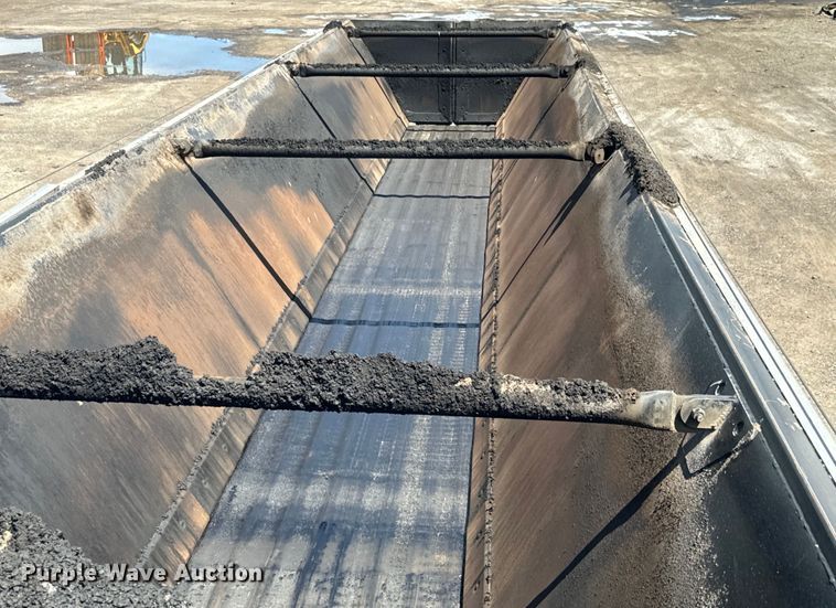 image for item EK1358 2017 Etnyre live bottom trailer