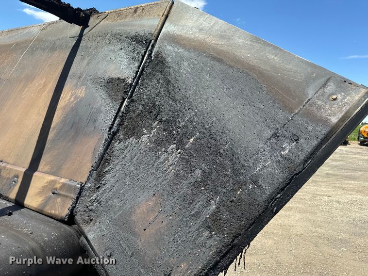 image for item EK1358 2017 Etnyre live bottom trailer