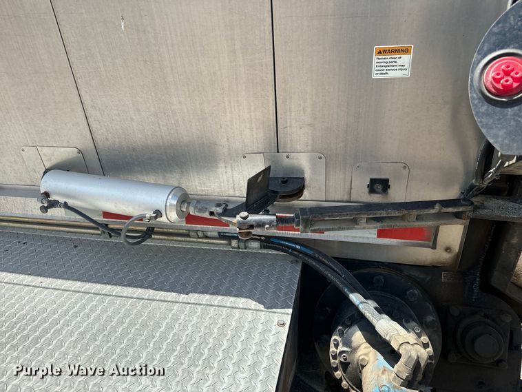 image for item EK1358 2017 Etnyre live bottom trailer