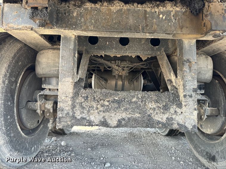 image for item EK1358 2017 Etnyre live bottom trailer