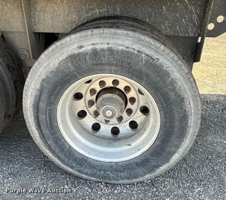 image for item EK1358 2017 Etnyre live bottom trailer