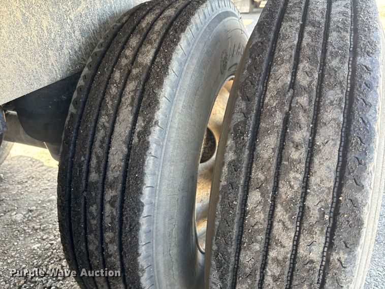 image for item EK1358 2017 Etnyre live bottom trailer