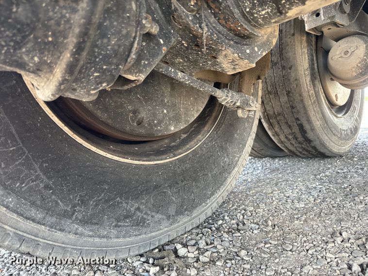 image for item EK1358 2017 Etnyre live bottom trailer