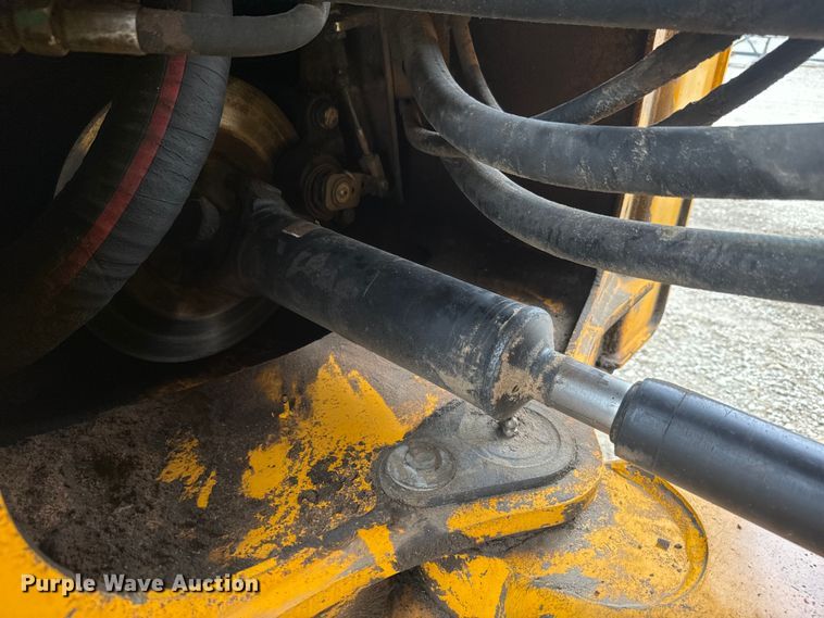 image for item EK1384 2013 JCB 437 wheel loader