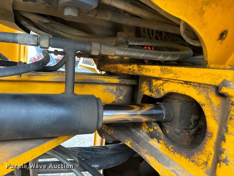 image for item EK1384 2013 JCB 437 wheel loader